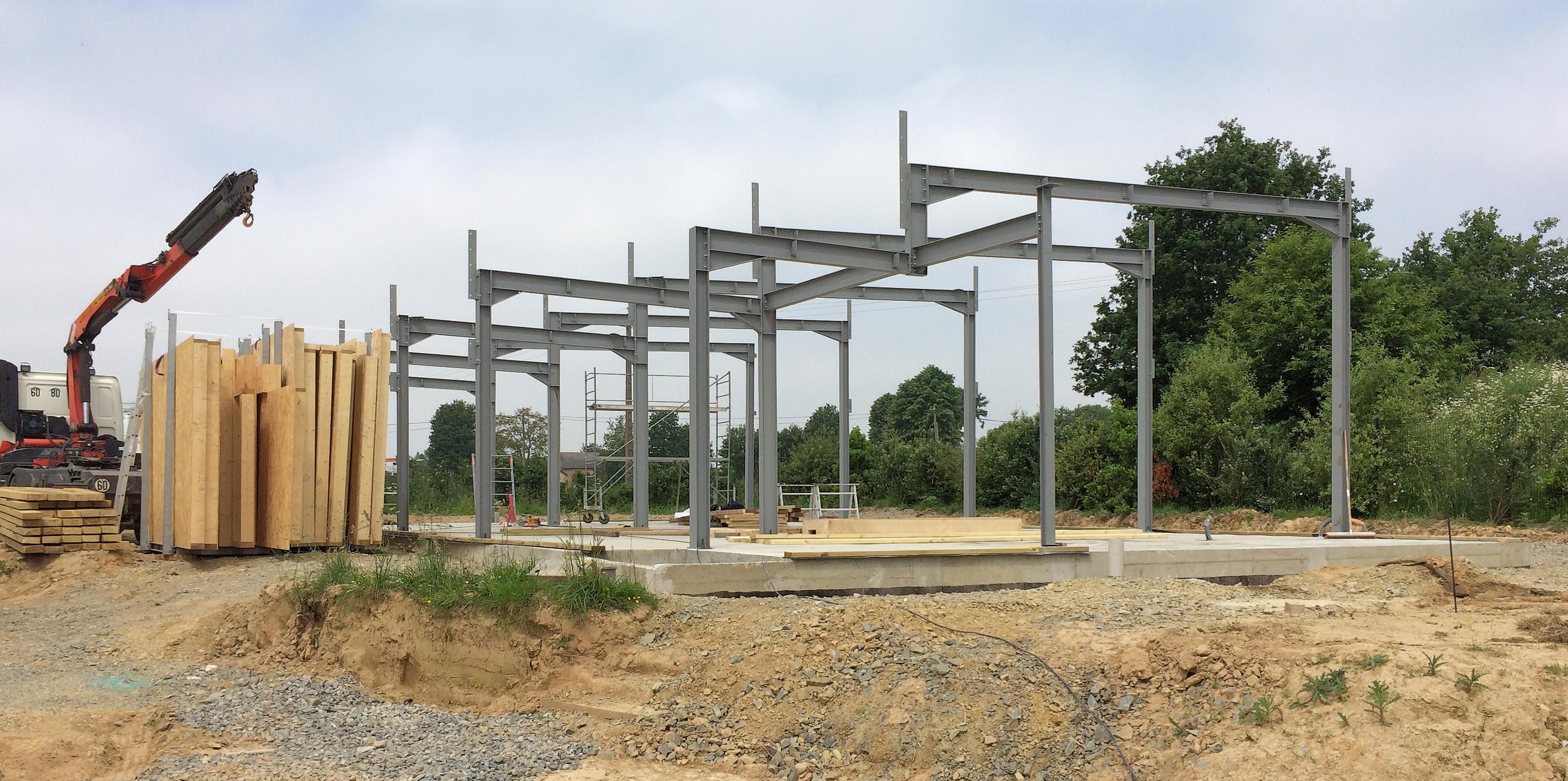 Chantier en cours : Ossature métallique & livraison des murs à ossature bois